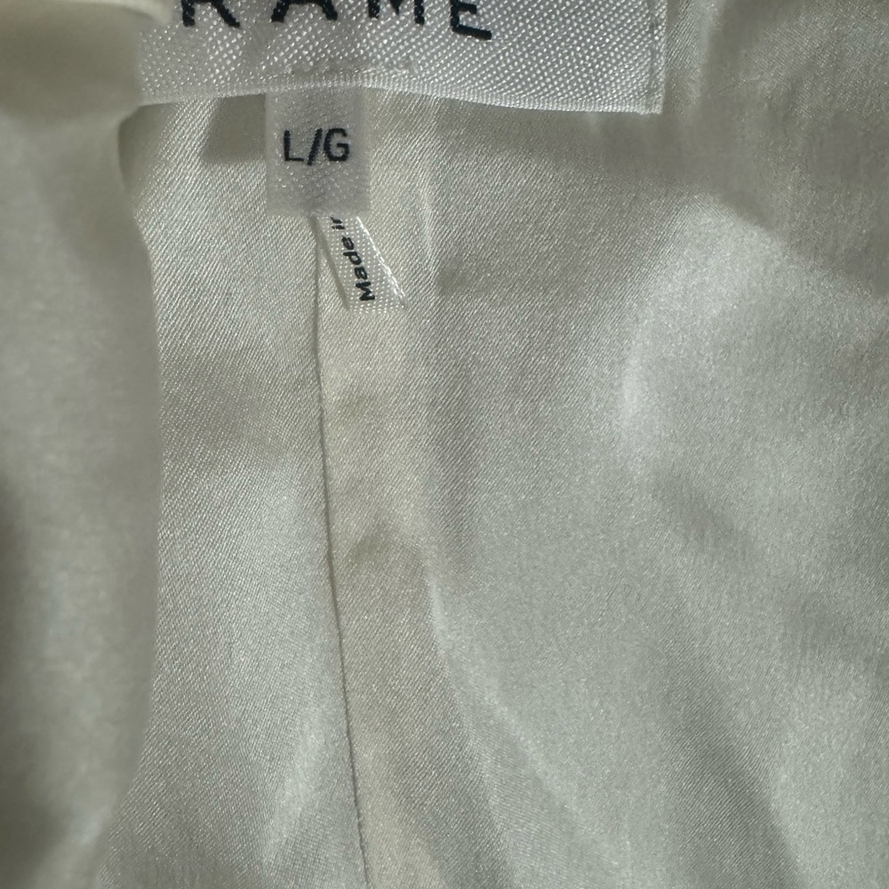 FRAME DENIM
SHIRRED FLOUNCE TOP - OFF WHITE
$369.00 size L - Picture 8 of 9